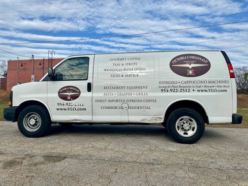 Used 2011 Chevrolet Express 2500 image 2