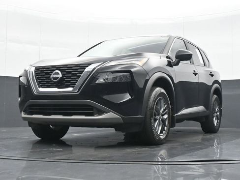 Used 2023 Nissan Rogue S image 16