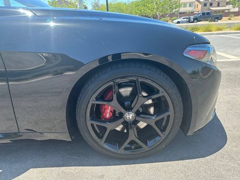 Used 2019 Alfa Romeo Giulia w/ Nero Edizione RWD image 10