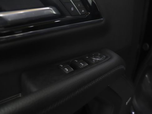 Used 2025 GMC Yukon Denali AWD/4WD image 24