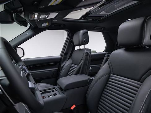 New 2026 Land Rover Discovery S AWD/4WD image 17