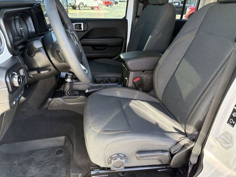 Used 2025 Jeep Wrangler Unlimited Sahara image 20