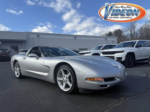 Used 2004 Chevrolet Corvette Coupe image 1