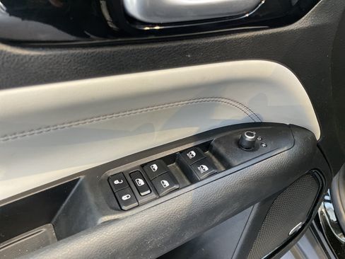 Used 2023 Jeep Compass Limited w/ Sun and Sound Group AWD/4WD image 16