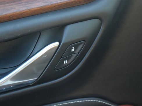 Used 2023 GMC Yukon XL Denali Ultimate image 13