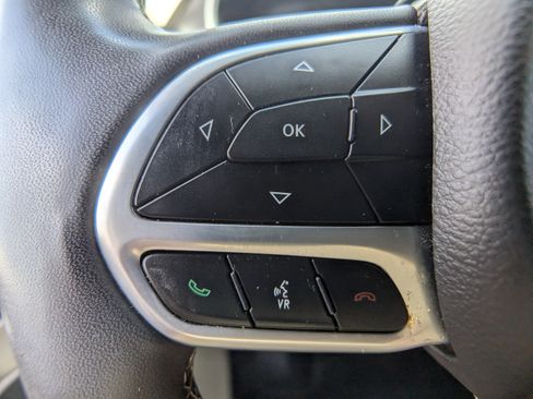 Used 2024 Chrysler Pacifica Touring-L FWD image 22