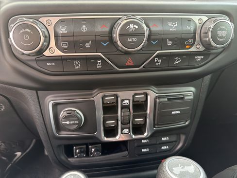 Used 2020 Jeep Wrangler Unlimited Sport AWD/4WD image 33