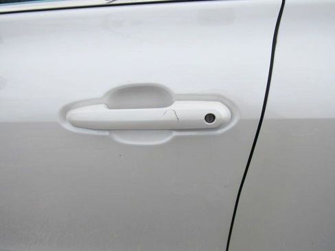 Used 2021 Toyota Highlander XLE AWD/4WD image 10