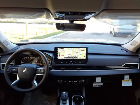 New 2026 Mitsubishi Outlander SE FWD image 18