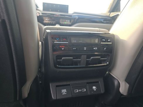 Used 2023 Acura MDX SH-AWD w/ Advance Package image 27