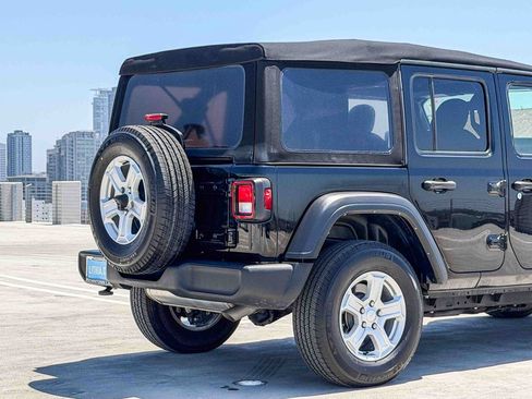 Used 2022 Jeep Wrangler Unlimited Sport AWD/4WD image 9