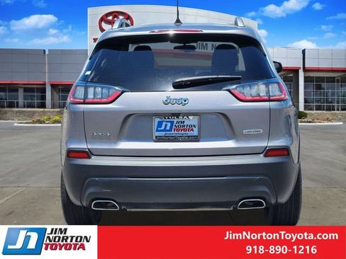 Used 2019 Jeep Cherokee Latitude Plus AWD/4WD image 6