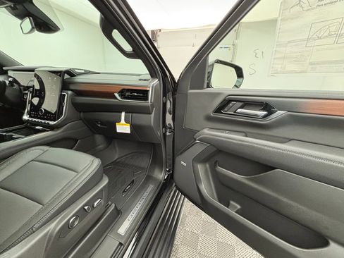 New 2026 GMC Yukon Denali w/ Sun & Power Step Package image 41