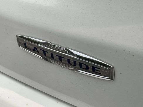 Used 2020 Jeep Compass Latitude w/ Cold Weather Group AWD/4WD image 8