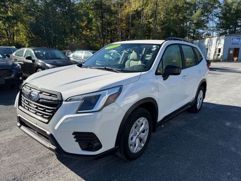 Used 2022 Subaru Forester Base image 3