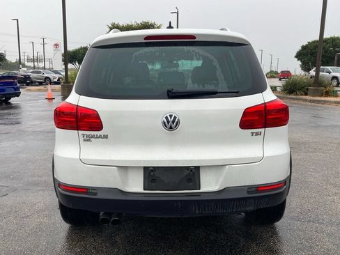 Used 2017 Volkswagen Tiguan SEL FWD image 6