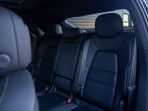 Certified 2025 Porsche Cayenne Coupe image 21