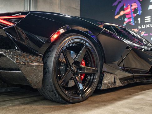 Used 2024 Lamborghini Revuelto AWD/4WD image 19
