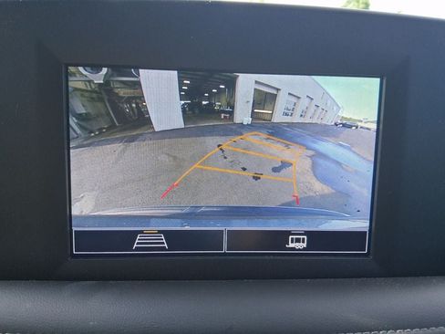 Used 2024 Chevrolet Suburban LS RWD image 18