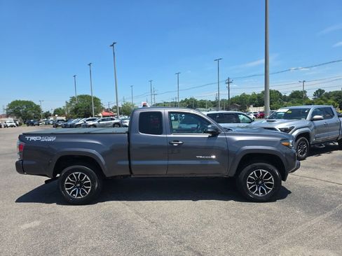Certified 2020 Toyota Tacoma TRD Sport w/ TRD Premium Sport Package AWD/4WD image 3