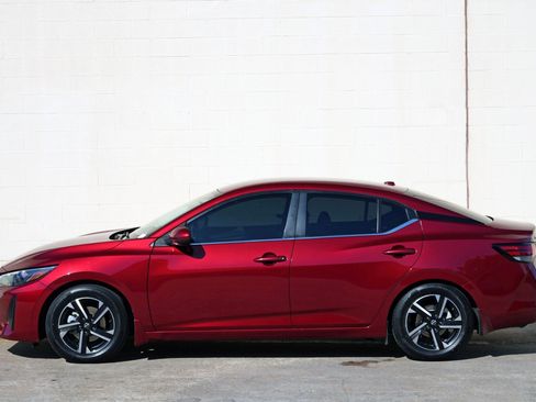 Used 2024 Nissan Sentra SV FWD image 40