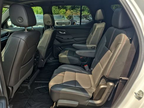 Certified 2023 Chevrolet Traverse RS w/ LPO, Floor Liner Package AWD/4WD image 27