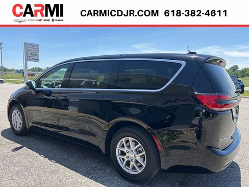 New 2027 Chrysler Pacifica Select FWD image 4