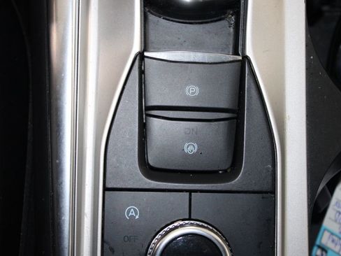 Used 2023 Ford Explorer XLT w/ Equipment Group 202A image 29