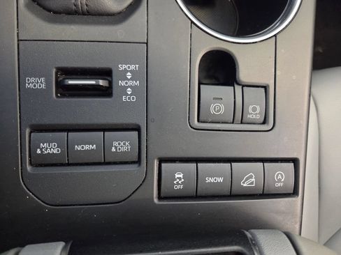Used 2020 Toyota Highlander XLE AWD/4WD image 42