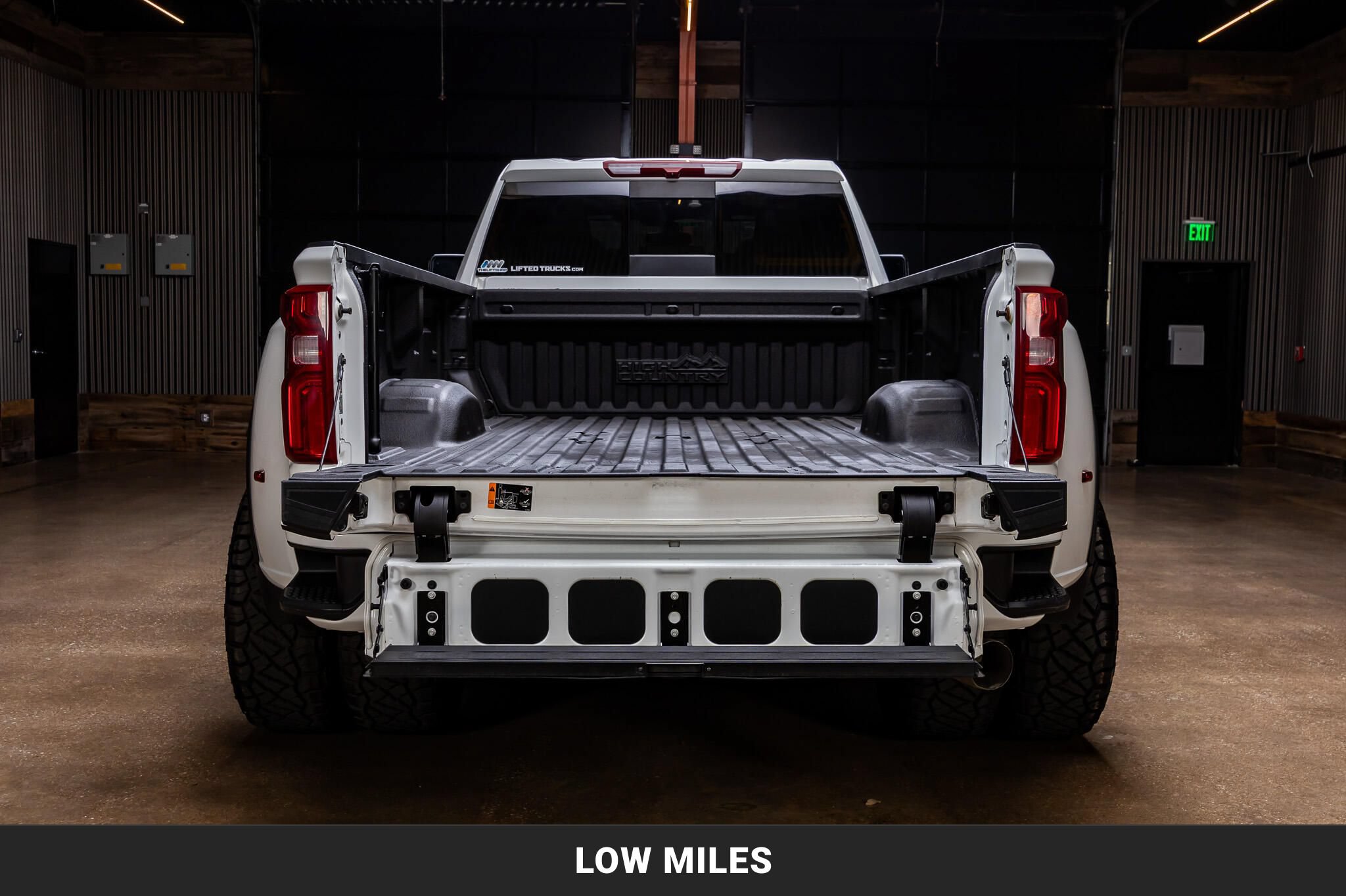 Used 2022 Chevrolet Silverado 3500 High Country w/ Safety Package II AWD/4WD image 9