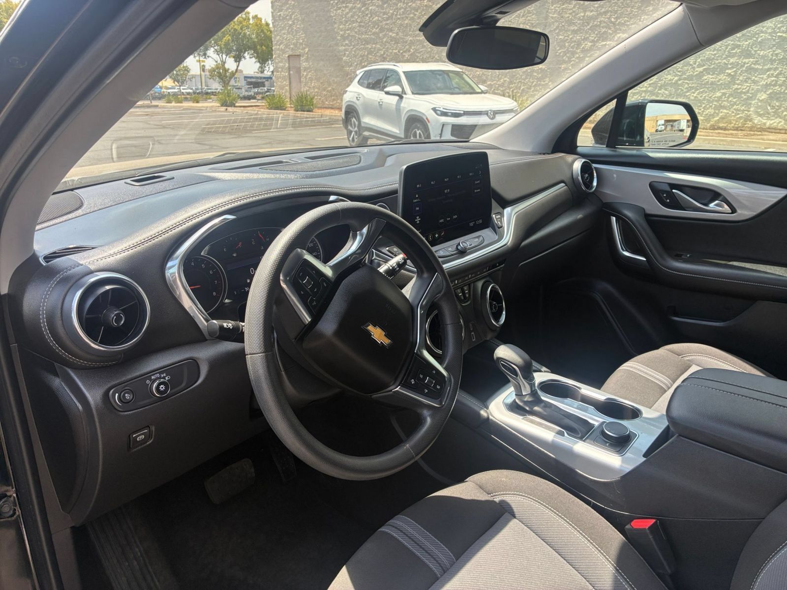 Used 2025 Chevrolet Blazer LT FWD image 34