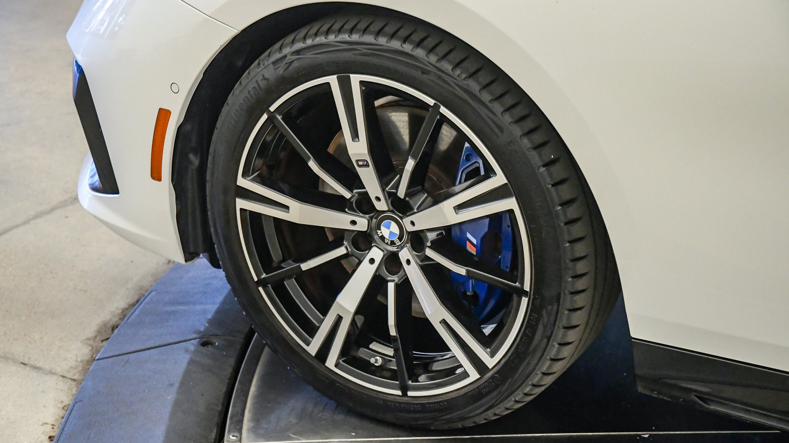 Certified 2025 BMW 540i xDrive w/ M Sport Package AWD/4WD image 10
