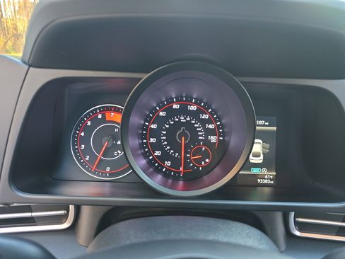 Used 2023 Hyundai Elantra SE image 18