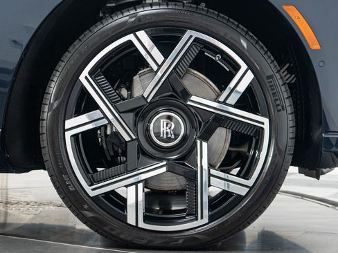 Used 2025 Rolls-Royce Cullinan Black Badge AWD/4WD image 57