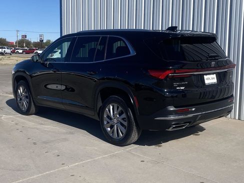 Used 2025 Buick Enclave Preferred AWD/4WD image 7