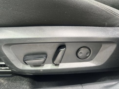 Used 2025 Nissan Rogue SV AWD/4WD image 12