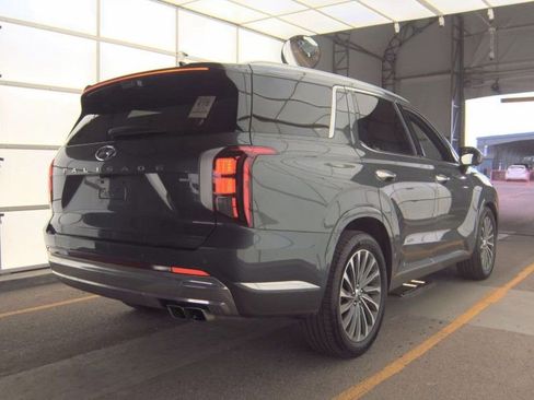 Used 2024 Hyundai Palisade Calligraphy image 2