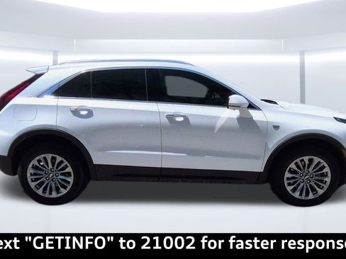 Used 2025 Cadillac XT4 Premium Luxury FWD image 37