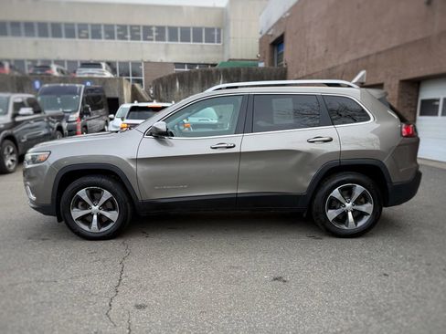Used 2019 Jeep Cherokee Limited image 14