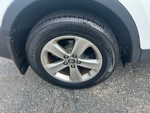 Used 2015 Toyota RAV4 XLE AWD/4WD image 4