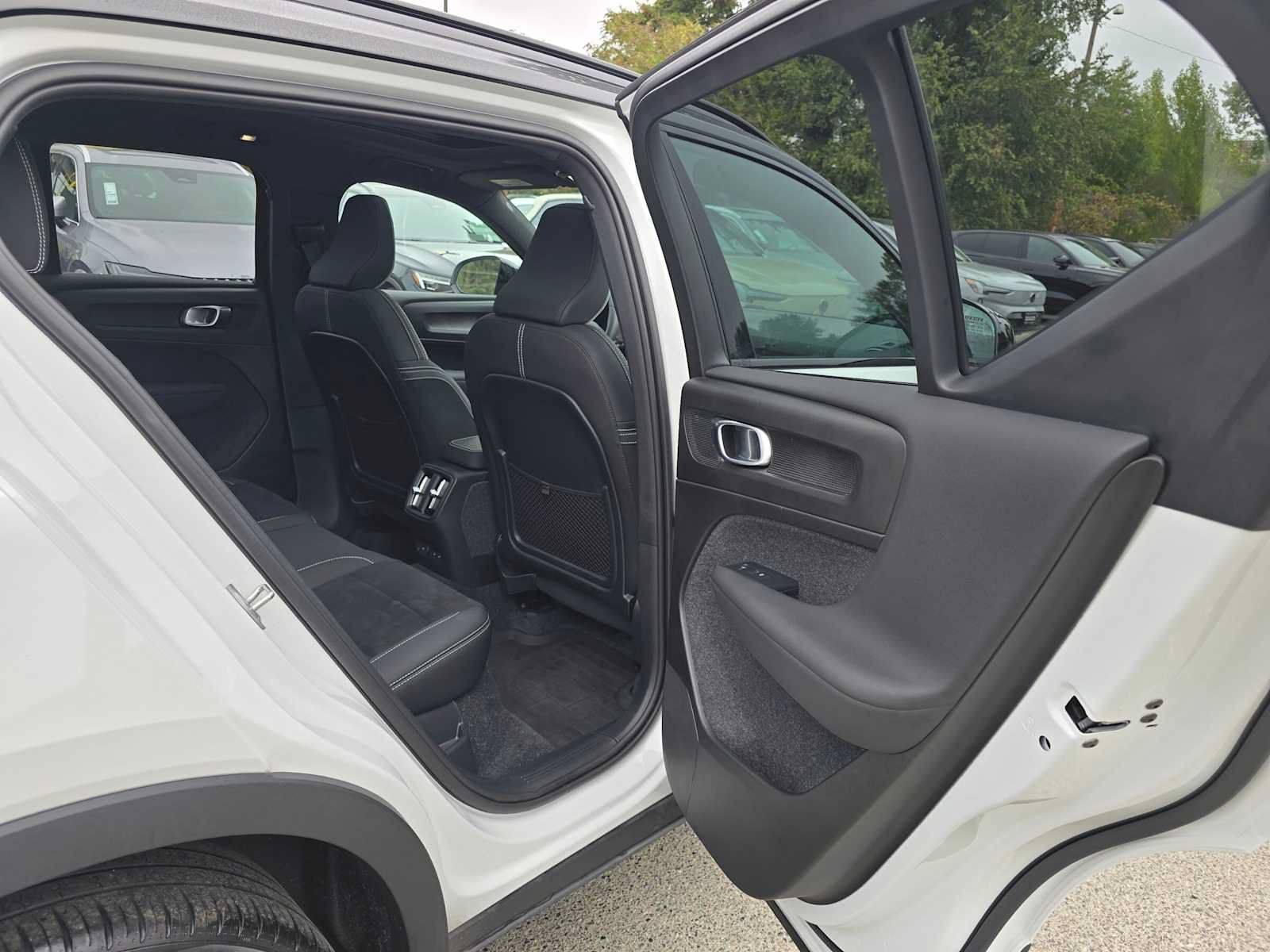 Used 2024 Volvo XC40 Recharge Plus w/ Protection Package Premier AWD/4WD image 14