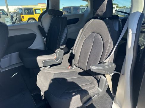 Used 2024 Chrysler Voyager LX image 15