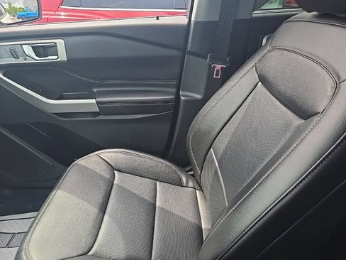 Used 2022 Ford Explorer Limited w/ Equipment Group 301A AWD/4WD image 29