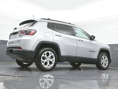 Used 2024 Jeep Compass Latitude AWD/4WD image 43