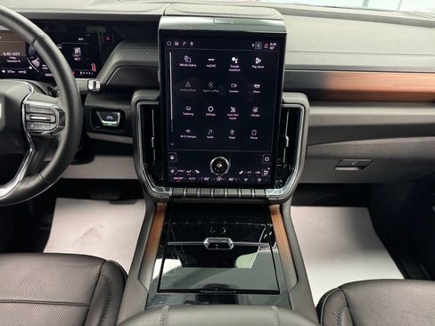 Used 2025 GMC Yukon XL Denali image 23