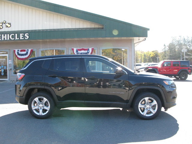 Used 2023 Jeep Compass Sport AWD/4WD image 3