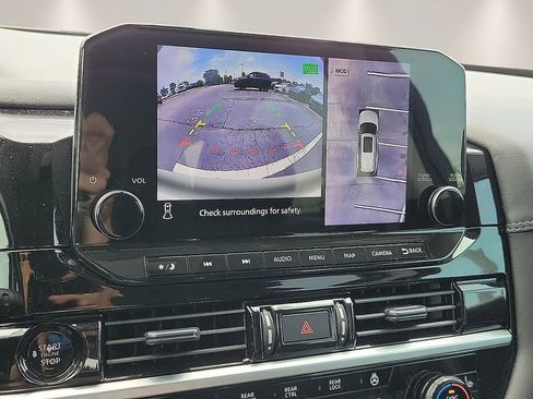 Used 2025 Nissan Pathfinder Platinum FWD image 16