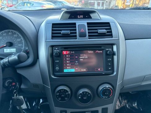 Used 2013 Toyota Corolla LE image 25