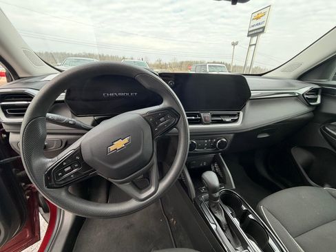 Used 2024 Chevrolet TrailBlazer LS w/ LS Convenience Package image 9