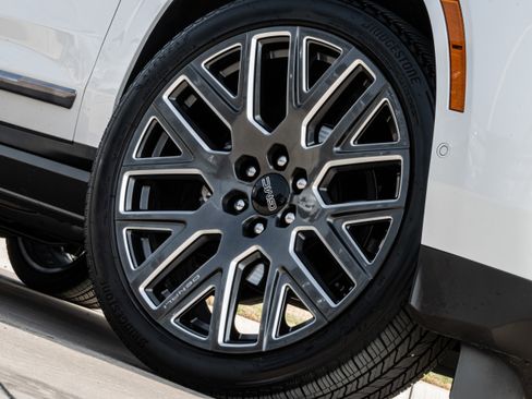 Used 2025 GMC Yukon Denali Ultimate image 8